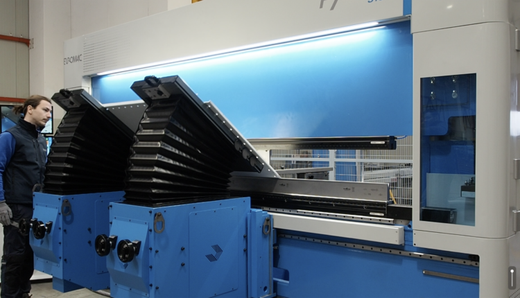 Make bends with FX Bend 3100 more efficiently with Euromac sheet followers. Logo