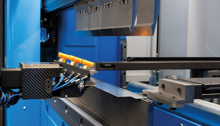 Think big! Robotic solution on rails for large-format parts. Logo