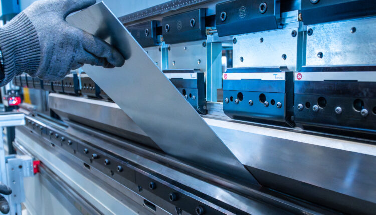 Salvagnini introduces AU-TO FAST in the B3 press brake range Logo